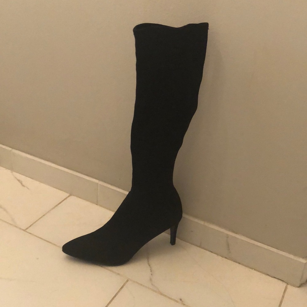 Tall to knee suede boots